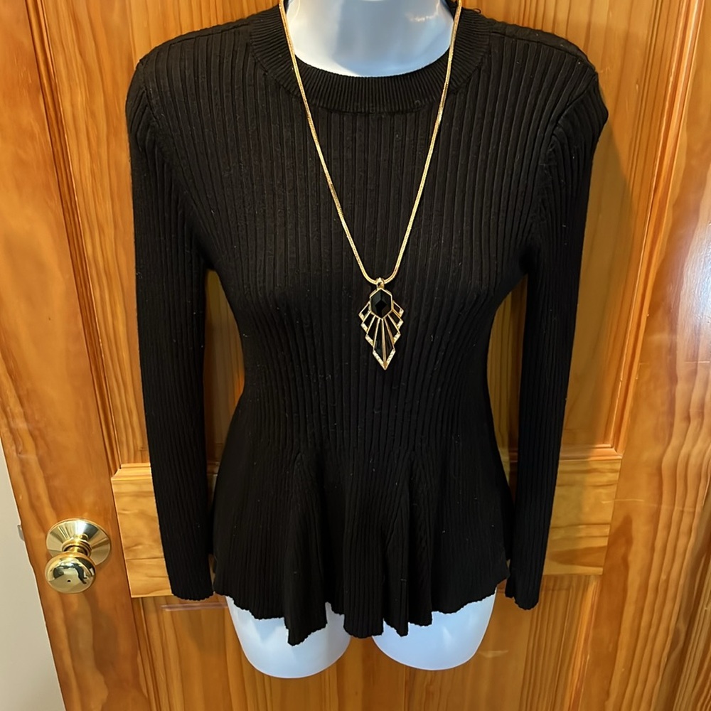 Venus Sweater - Picture 2 of 7